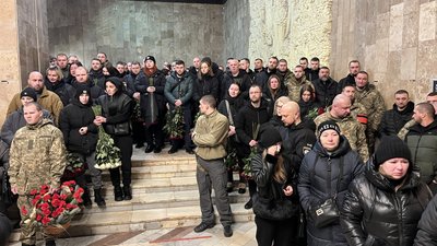 У Харкові попрощалися з поліцейським Денисом Котлярем, загиблим на Донеччині У Харкові попрощалися з поліцейським Денисом Котлярем, загиблим на Донеччині