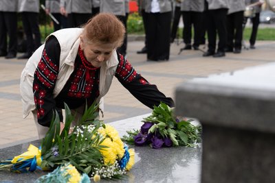 пам'ятник Тараса Шевченка, покладання квітів