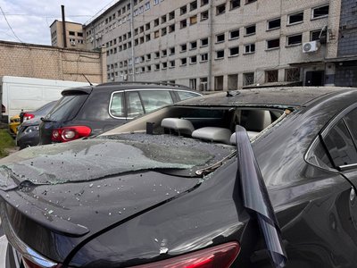 "Бігли роздягнені на парковку" — мешканка багатоповерхівки у Дніпрі, куди влучив дрон РФ