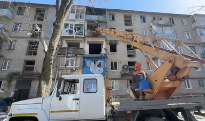 У Вільногірську на Дніпропетровщині внаслідок вибуху в пʼятиповерхівці травмовані четверо людей, серед них — дитина У Вільногірську на Дніпропетровщині внаслідок вибуху в пʼятиповерхівці травмовані четверо людей, серед них — дитина