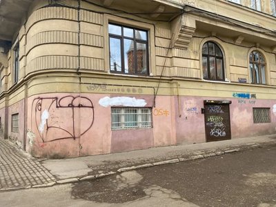 Підвальне приміщення, яке можна приватизувати через аукціон на вулиці Вірменській у Чернівцях Підвальне приміщення, яке можна приватизувати через аукціон на вулиці Вірменській у Чернівцях