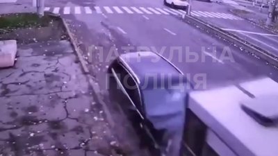 У Запоріжжі водійка напідпитку в'їхала в маршрутку У Запоріжжі водійка напідпитку в'їхала в маршрутку