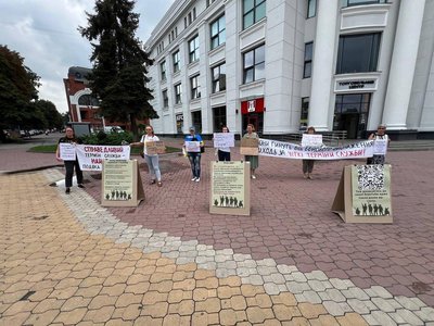 У Хмельницькому відбулася акція-мітинг за встановлення чітких строків військової служби