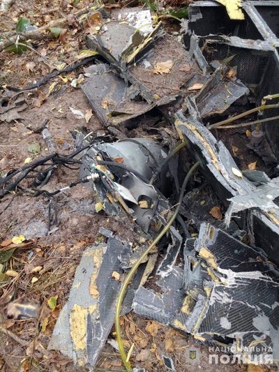 Поліція Житомирщини знешкодила нерозірвану бойову частину російського безпілотника Поліція Житомирщини знешкодила нерозірвану бойову частину російського безпілотника