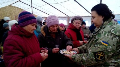"Під час війни я більше плачу, ніж сміюся". Як служить та підтримує бійців капеланка з позивним "Віра" "Під час війни я більше плачу, ніж сміюся". Як служить та підтримує бійців капеланка з позивним "Віра"