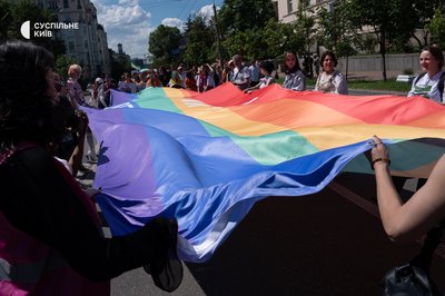 У Києві відбулися "Марш рівності", "Марш Традиції", "Хода на захист сім'ї, дітей та України" У Києві відбулися "Марш рівності", "Марш Традиції", "Хода на захист сім'ї, дітей та України"