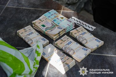 Судитимуть двох рівнян, яких підозрюють у виманюванні в пенсіонерки 10 тисяч доларів США та 2 тисяч євро Судитимуть двох рівнян, яких підозрюють у виманюванні в пенсіонерки 10 тисяч доларів США та 2 тисяч євро