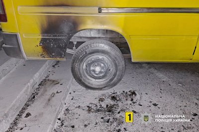 У Черкасах чоловіка підозрюють у підпалі вантажівки та мікроавтобуса У Черкасах чоловіка підозрюють у підпалі вантажівки та мікроавтобуса