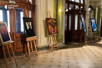 В Одесі презентували аудіовізуальний проєкт "Осяяння душі" митця Олександра Родіна В Одесі презентували аудіовізуальний проєкт "Осяяння душі" митця Олександра Родіна