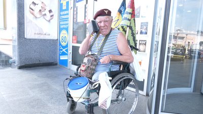 78-річний волонтер із Херсона втретє збирає допомогу для ЗСУ у Житомирі 78-річний волонтер із Херсона втретє збирає допомогу для ЗСУ у Житомирі