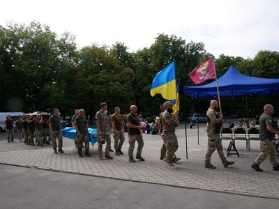У Ромнах на Сумщині попрощалися з військовослужбовцем Юрієм Пивоваровим У Ромнах на Сумщині попрощалися з військовослужбовцем Юрієм Пивоваровим