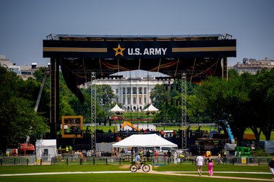 Реклама армії для молоді, день народження "короля" Трампа або просто ювілей війська: що США відзначають 14 червня Реклама армії для молоді, день народження "короля" Трампа або просто ювілей війська: що США відзначають 14 червня