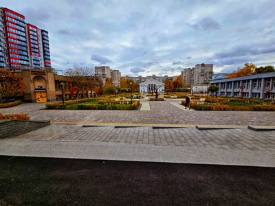 Осінь у відремонтованому сквері “Мистецькі ворота” Житомира: фоторепортаж Осінь у відремонтованому сквері “Мистецькі ворота” Житомира: фоторепортаж