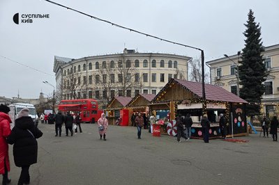 Вперше від початку повномасштабного вторгнення РФ: на Подолі відкрили різдвяне містечко Вперше від початку повномасштабного вторгнення РФ: на Подолі відкрили різдвяне містечко