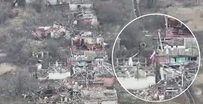 Російський прапор на зруйнованій будівлі у Вовчанську Російський прапор на зруйнованій будівлі у Вовчанську