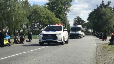 У Сновській громаді на Чернігівщині в останню путь провели бійця Михайла Циганка У Сновській громаді на Чернігівщині в останню путь провели бійця Михайла Циганка