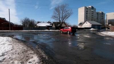 "Сніг зійшов разом з асфальтом": що розповідають жителі Чернігівщини про стан доріг після зими "Сніг зійшов разом з асфальтом": що розповідають жителі Чернігівщини про стан доріг після зими