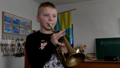"Тішимося, коли люди донатять": на Вінниччині дитячий духовий оркестр допомагає армії "Тішимося, коли люди донатять": на Вінниччині дитячий духовий оркестр допомагає армії