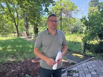 "Боюся, що вони й у дім зайдуть". У Кривому Розі на подвірʼї домогосподарства оселилася лисиця з дитинчатами "Боюся, що вони й у дім зайдуть". У Кривому Розі на подвірʼї домогосподарства оселилася лисиця з дитинчатами