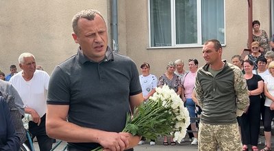 Із загиблим військовослужбовцем Олександром Сиротюком, який зник безвісти у березні, попрощалися у Володимирці Із загиблим військовослужбовцем Олександром Сиротюком, який зник безвісти у березні, попрощалися у Володимирці