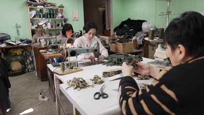 У швейному цеху на Вінниччині безкоштовно відшивають одяг та амуніцію для захисників У швейному цеху на Вінниччині безкоштовно відшивають одяг та амуніцію для захисників