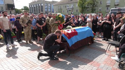 Із солдатом Юрієм Костюкевичем попрощалися у Рівному Із солдатом Юрієм Костюкевичем попрощалися у Рівному