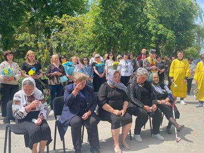Меморіальна таблиця п'яти бійцям, Почапинці, пам'ять про біців, Почапинський ліцей Меморіальна таблиця п'яти бійцям, Почапинці, пам'ять про біців, Почапинський ліцей