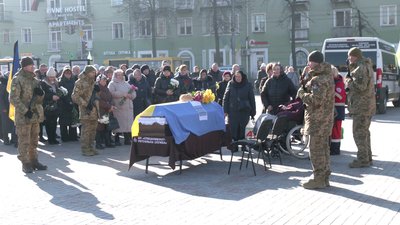 З старшим солдатом Олександром Величком попрощалися у Рівному З старшим солдатом Олександром Величком попрощалися у Рівному