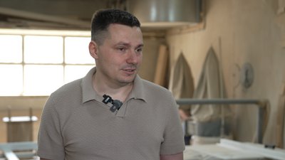 70% роботи виконують вручну: як батько із сином розвивають столярну справу у Бахмачі на Чернігівщині 70% роботи виконують вручну: як батько із сином розвивають столярну справу у Бахмачі на Чернігівщині