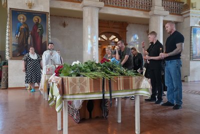 "Вона була справжня і нічого не боялась": у Миколаєві попрощалися з херсонською волонтеркою Оленою Тарасенко "Вона була справжня і нічого не боялась": у Миколаєві попрощалися з херсонською волонтеркою Оленою Тарасенко