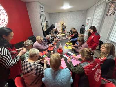 Малюють, співають та створюють власноруч створюють вироби: як у Ромнах працює Клуб активного довголіття Малюють, співають та створюють власноруч створюють вироби: як у Ромнах працює Клуб активного довголіття
