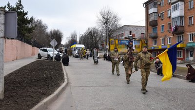Загинули на Харківщині та Донеччині: на Кіровоградщині попрощалися з трьома бійцями Загинули на Харківщині та Донеччині: на Кіровоградщині попрощалися з трьома бійцями