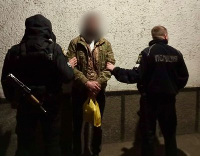 Віз в напрямку кордону чотирьох чоловіків: закарпатця підозрюють у переправлення військовозобов'язаних через кордон Віз в напрямку кордону чотирьох чоловіків: закарпатця підозрюють у переправлення військовозобов'язаних через кордон