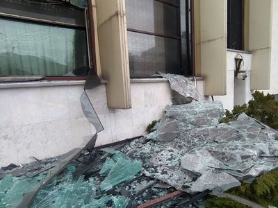 Вибиті вікна, травмувався співробітник. Очільник Палацу "Україна" про наслідки ракетної атаки РФ Вибиті вікна, травмувався співробітник. Очільник Палацу "Україна" про наслідки ракетної атаки РФ