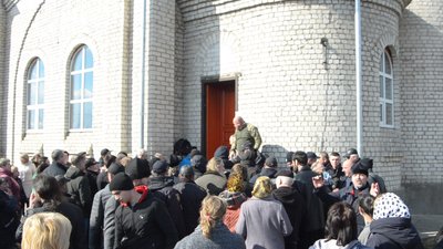 Бійка парафіян під церквою на Житомирщині: поліція почала перевірку Бійка парафіян під церквою на Житомирщині: поліція почала перевірку