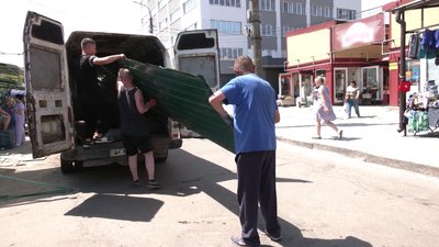 "Людей просто залишають без роботи": у Рівному демонтовують торгові ряди на вулиці Шевченка