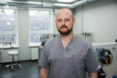 На Дніпропетровщині відкрили сучасну протезну майстерню: за рік виготовлятимуть майже 100 протезів На Дніпропетровщині відкрили сучасну протезну майстерню: за рік виготовлятимуть майже 100 протезів