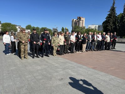 У Кременчуці вшанували пам’ять загиблих у Другій світовій війні У Кременчуці вшанували пам’ять загиблих у Другій світовій війні