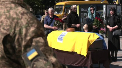Із військовим Олександром Юрьєвим, якого вважали зниклим безвісти, попрощались у Рівному Із військовим Олександром Юрьєвим, якого вважали зниклим безвісти, попрощались у Рівному