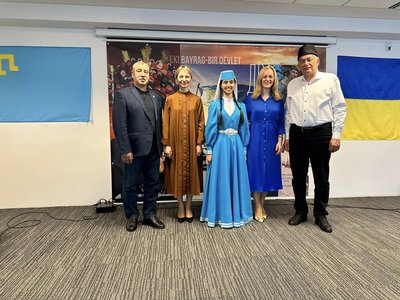 "Eki bayraq - bir memleket": Belçikada Qırımtatar bayrağı kününe bağışlanğan tedbir keçiruldi "Eki bayraq - bir memleket": Belçikada Qırımtatar bayrağı kününe bağışlanğan tedbir keçiruldi