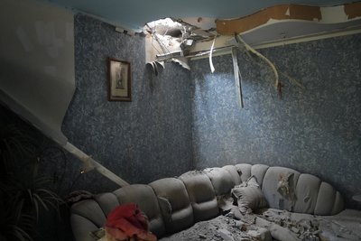 Херсон, обстріли, вересень 2025, дах, будинок Херсон, обстріли, вересень 2025, дах, будинок