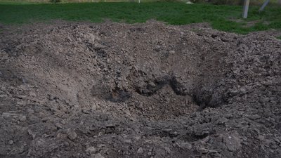 "Коли стріляють — молимося Богу": як живуть у прифронтовій Великомихайлівці за 20 км від лінії зіткнення "Коли стріляють — молимося Богу": як живуть у прифронтовій Великомихайлівці за 20 км від лінії зіткнення