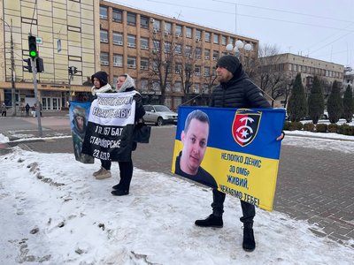 у Черкасах відбулася акція "Не мовчи — полон вбиває" у Черкасах відбулася акція "Не мовчи — полон вбиває"