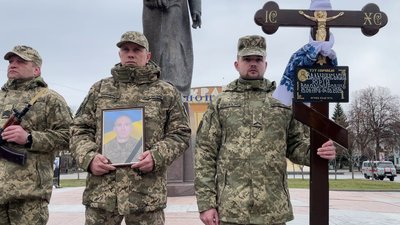З військовими Юрієм Вальчинським та Олександром Федорченком попрощалися у Рівному З військовими Юрієм Вальчинським та Олександром Федорченком попрощалися у Рівному