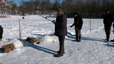 Зимова риболовля у Чернігові: що спіймали чернігівці на Десні