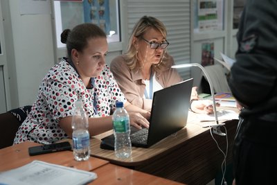 "Я ще там, вдома". Хто і навіщо приїздить з прикордоння до евакуаційного пункту в Сумах "Я ще там, вдома". Хто і навіщо приїздить з прикордоння до евакуаційного пункту в Сумах