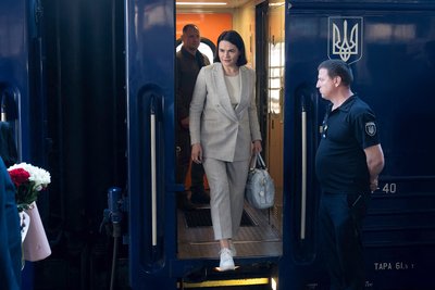 Лідерка демократичних сил Білорусі Світлана Тихановська виходить із поїзда на Центральному вокзалі Києва 25 травня 2026 року Лідерка демократичних сил Білорусі Світлана Тихановська виходить із поїзда на Центральному вокзалі Києва 25 травня 2026 року