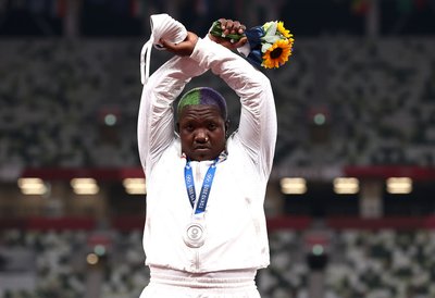 Рейвен Сондерс на подіумі Олімпіади-2020 Рейвен Сондерс на подіумі Олімпіади-2020