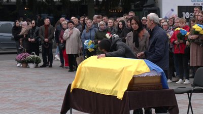 У Рівному попрощались з військовим Сергієм Нестерчуком У Рівному попрощались з військовим Сергієм Нестерчуком