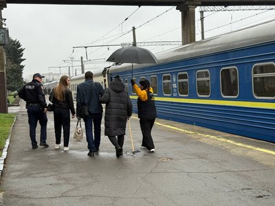 Приїхали 18 людей: евакуаційний потяг прибув на Рівненщину Приїхали 18 людей: евакуаційний потяг прибув на Рівненщину